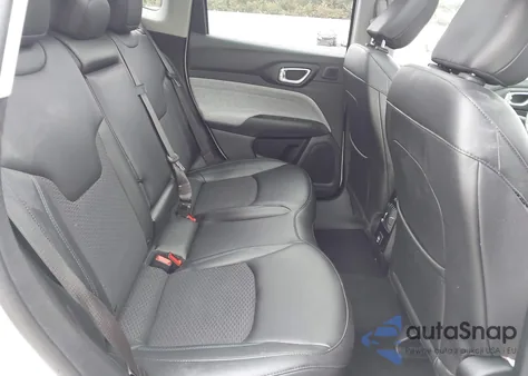 2022 Jeep Compass Latitude 4X4 z USA, uszkodzony, nr VIN 3C4NJDBBXNT110864